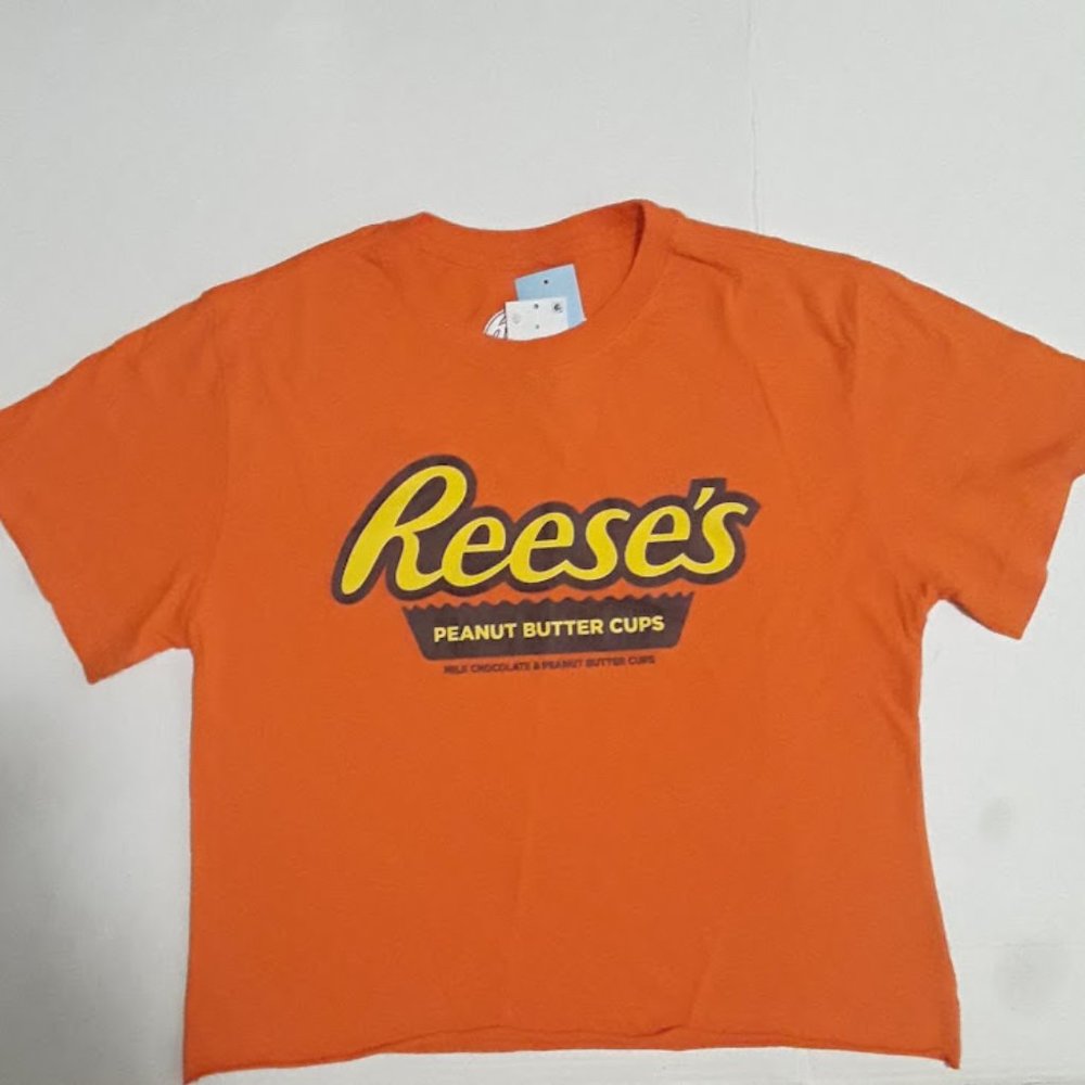 Graphic Reese's Peanut Butter Cups Juniors Size Small Tee